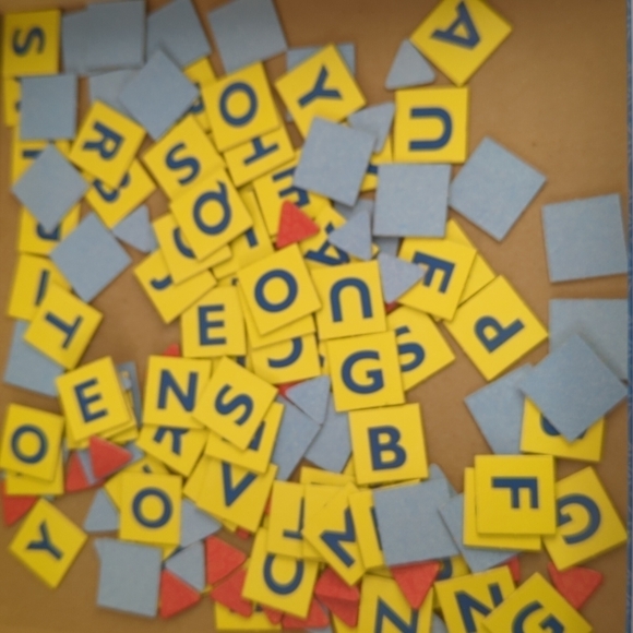 SCRABBLE Junior - Picture 3 of 6